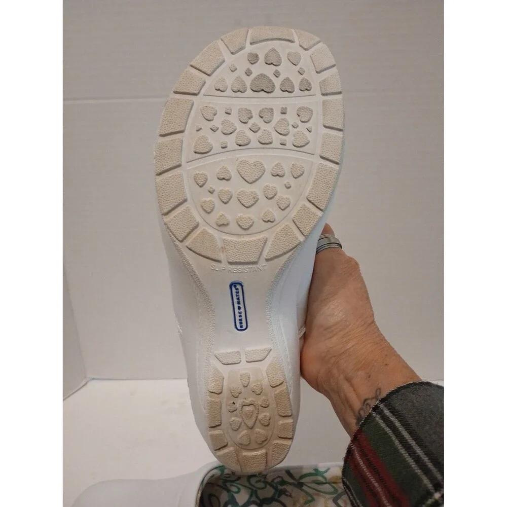 Nursemates Ladies Dove white Clogs Size 8W Wide